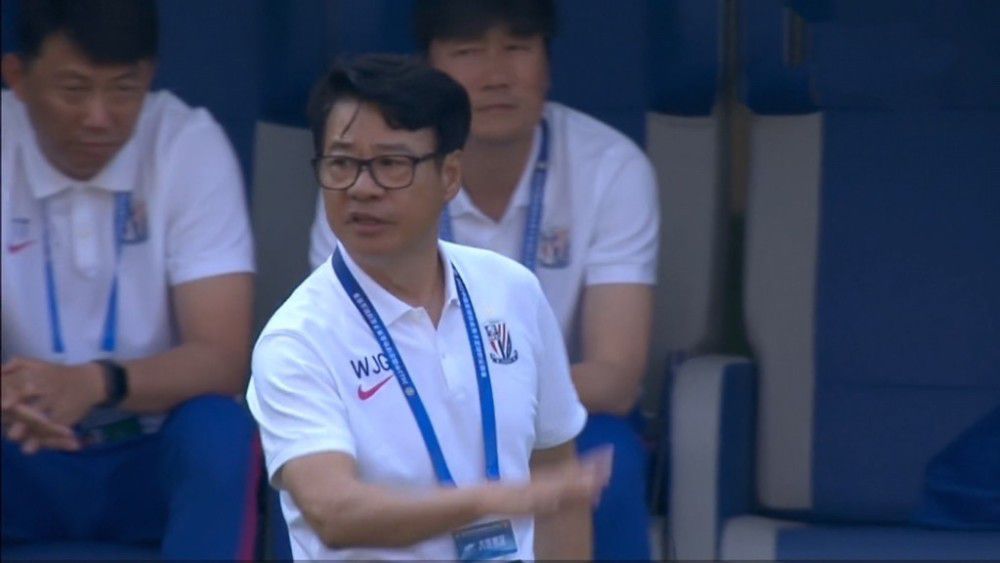 “然后劳塔罗不仅自己能踢得好，他还能帮助身边的队友发挥出色。